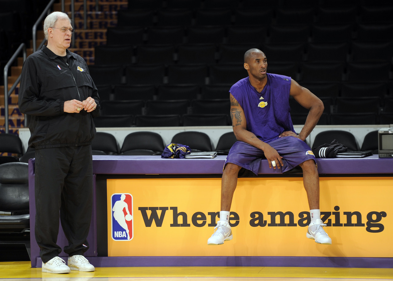 九游体育-吉姆-杰克逊：06科比不满教练放任帕克乱打  所以不出手抗议🤔