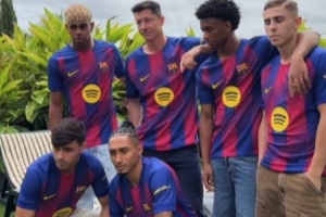 玩嗨了！巴萨球衣宣传片花絮：亚马尔、莱万出镜，颠球、打乒乓球