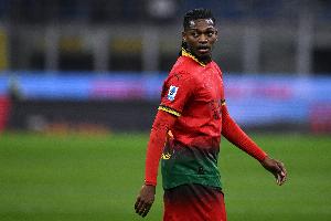 记者：莱奥明晚回米兰基地，周一参加首场合练