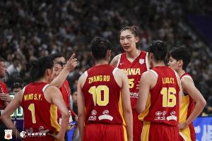 女篮亚洲杯半决赛：张子宇12+6 杨舒予11+4 中国半场领先日本2分
